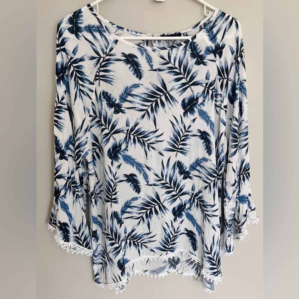 NWT Papermoon Blue and White Leaf Print Top, Sz XL
